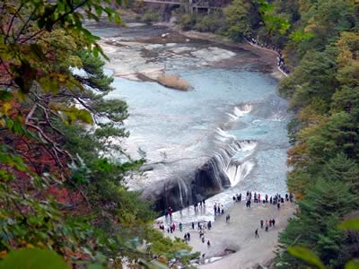 吹割の滝 紅葉 吹割の滝と老神温泉 群馬県